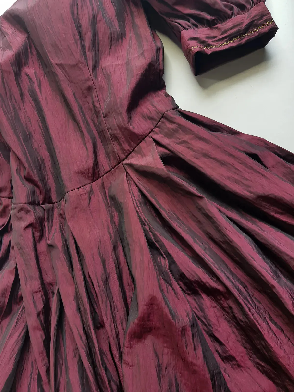 1990s Dramatic Whimsigoth / Dark Fairy Oxblood & Black Iridescent Gown - Romantic Puff Sleeves & Flare Skirt - Beautiful Tailoring - Embroidered Thread on Cuffs