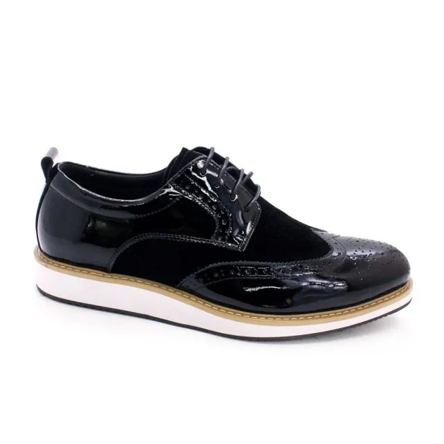 Glossy Finishing Decorated Wingtip Black Brogue Shoes