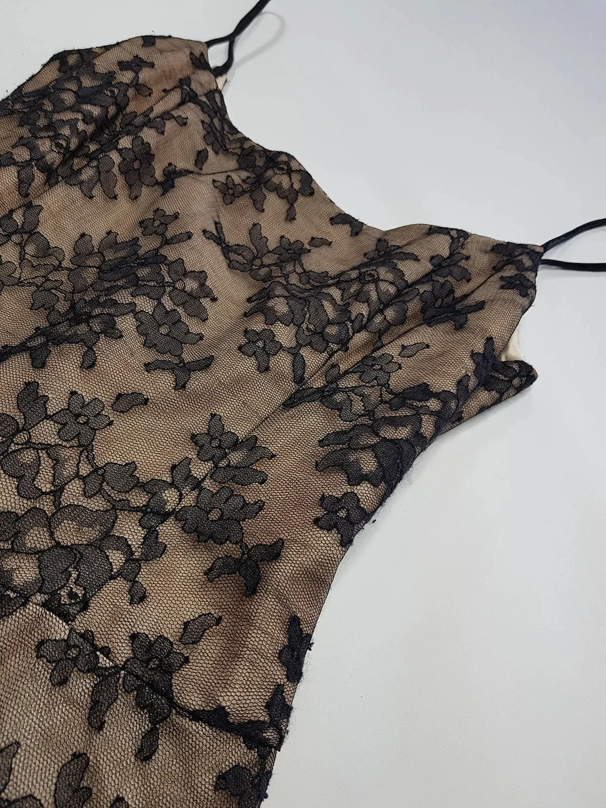 Jessica Mclintock Designer 90s Vintage Lace Overlay Gown - Black Lace & Nude - Fitted Bust & Glamourous Skirt