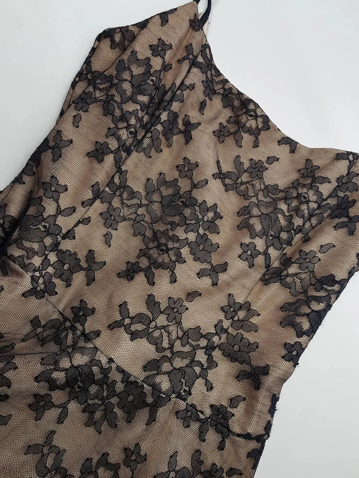 Jessica Mclintock Designer 90s Vintage Lace Overlay Gown - Black Lace & Nude - Fitted Bust & Glamourous Skirt