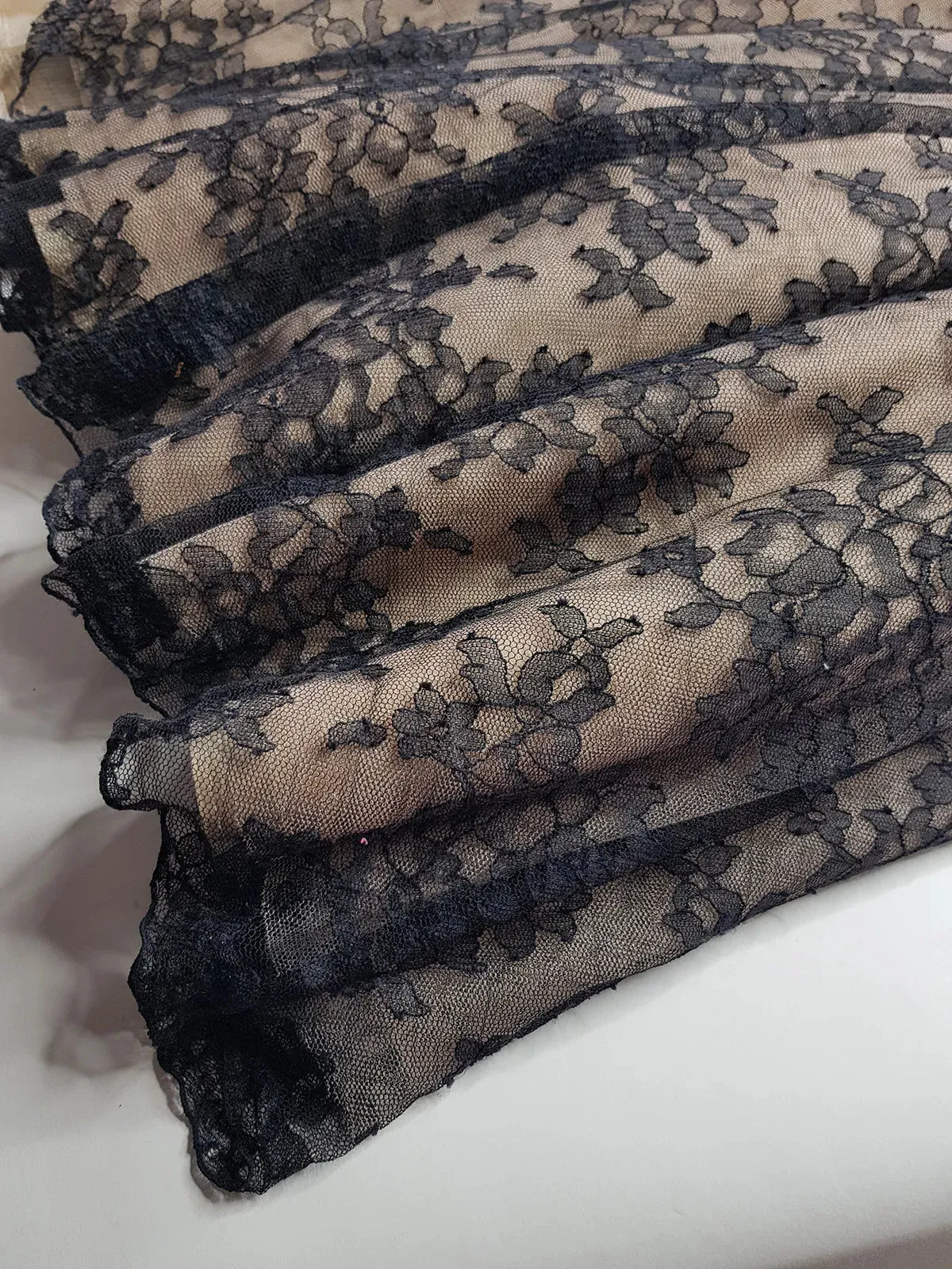 Jessica Mclintock Designer 90s Vintage Lace Overlay Gown - Black Lace & Nude - Fitted Bust & Glamourous Skirt
