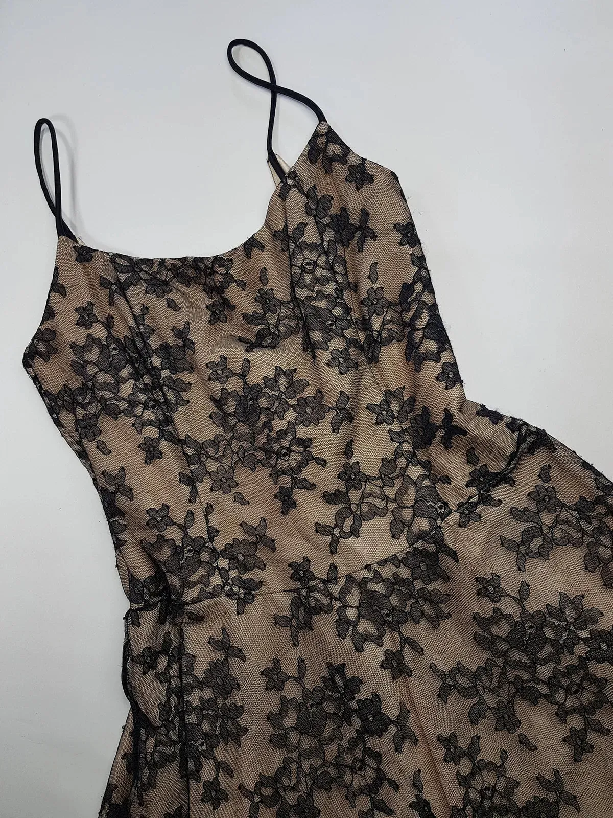 Jessica Mclintock Designer 90s Vintage Lace Overlay Gown - Black Lace & Nude - Fitted Bust & Glamourous Skirt