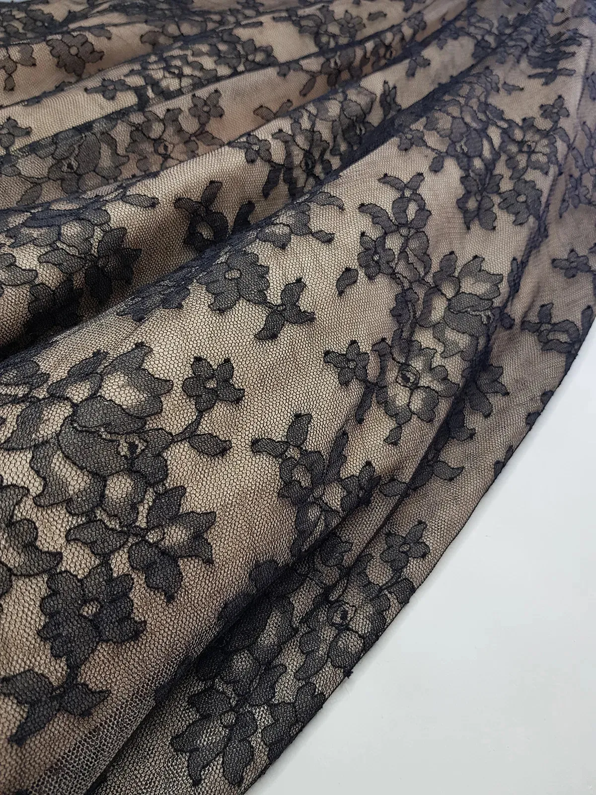 Jessica Mclintock Designer 90s Vintage Lace Overlay Gown - Black Lace & Nude - Fitted Bust & Glamourous Skirt