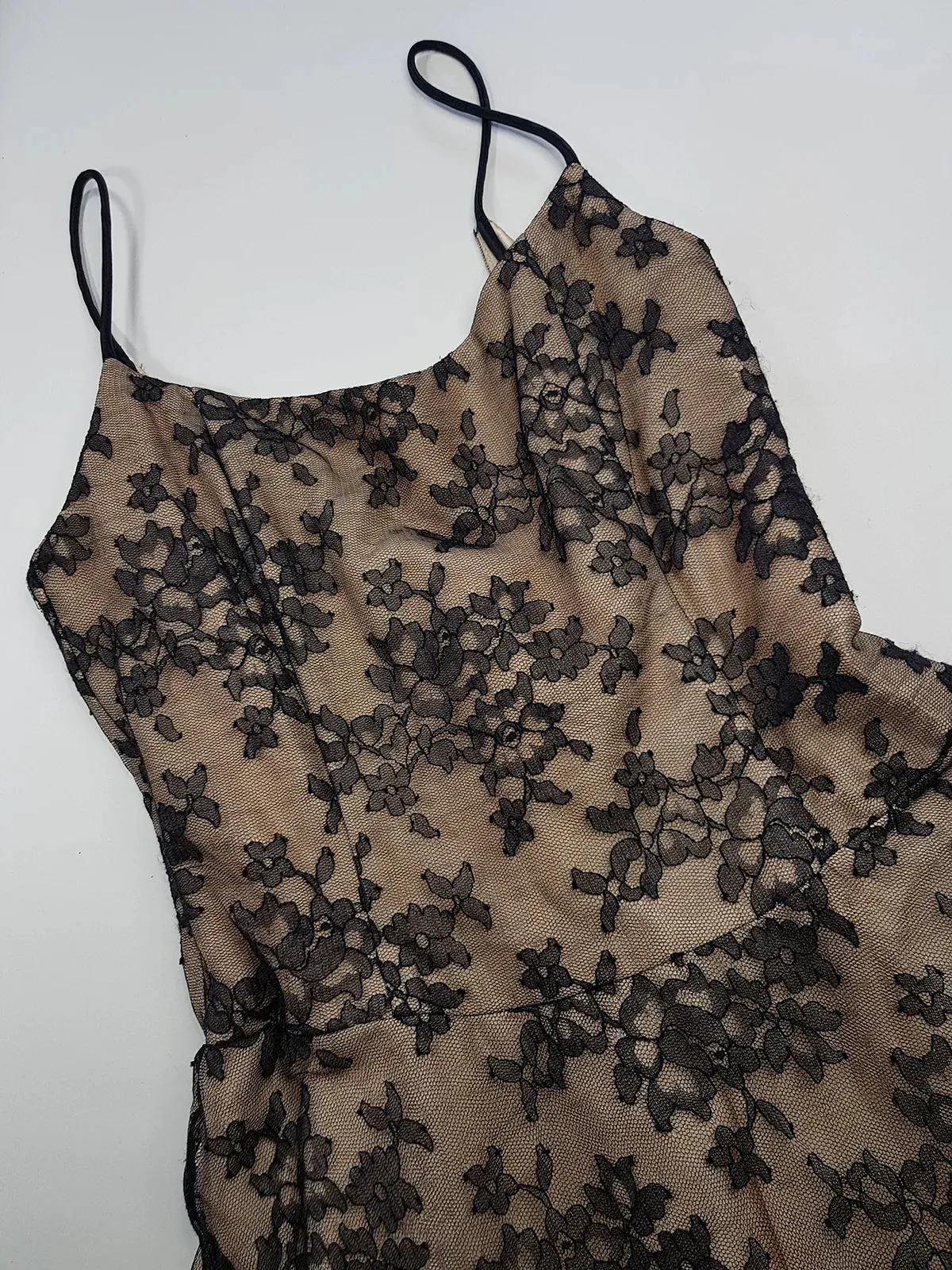 Jessica Mclintock Designer 90s Vintage Lace Overlay Gown - Black Lace & Nude - Fitted Bust & Glamourous Skirt
