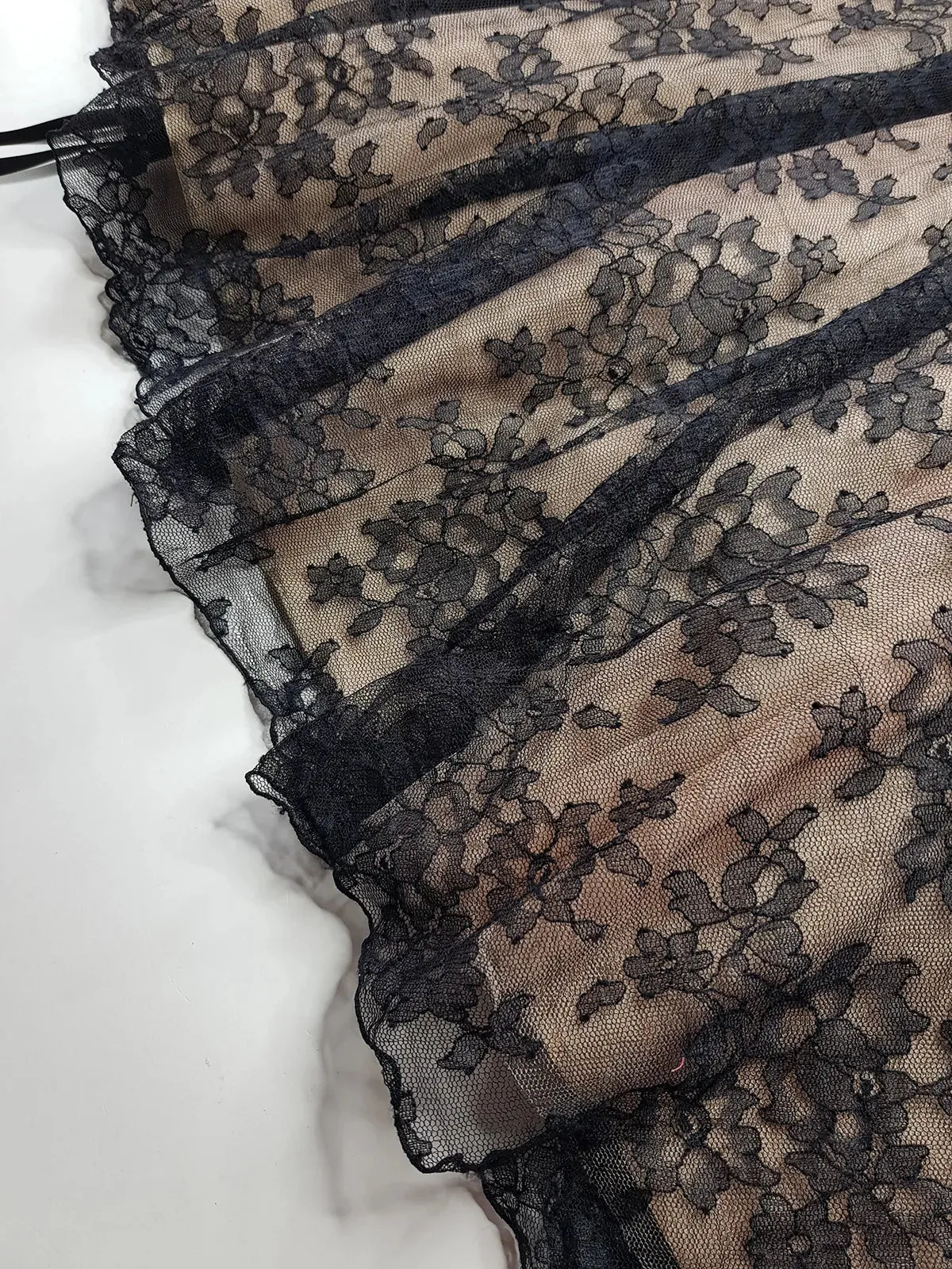 Jessica Mclintock Designer 90s Vintage Lace Overlay Gown - Black Lace & Nude - Fitted Bust & Glamourous Skirt