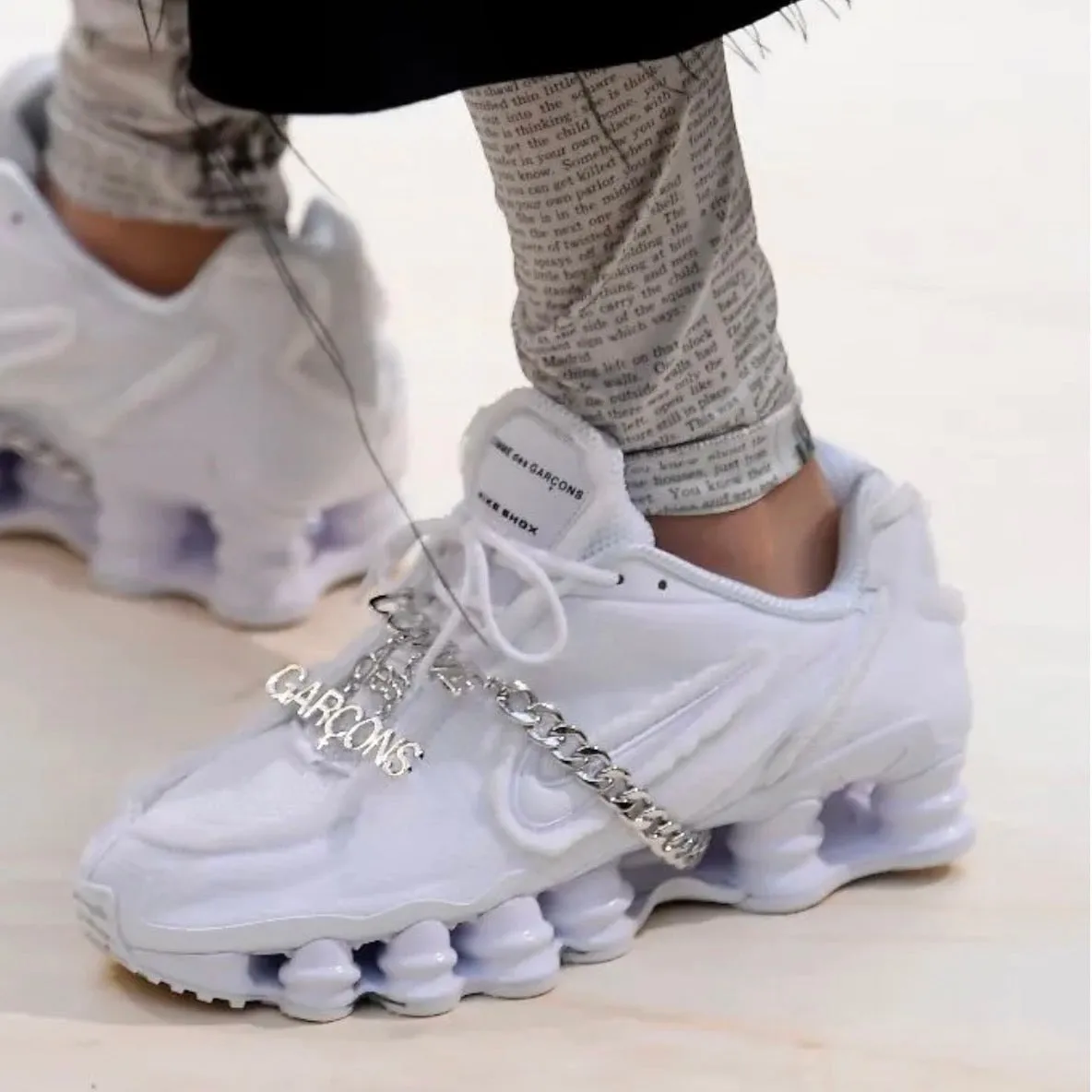NIKE×COMME des GARCONS ナイキ コムデギャルソン 19SS WMNS Shox TL White CJ0546-100 ロゴチェーンスニーカー