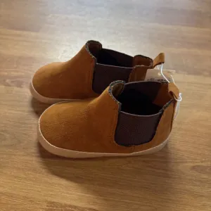 NWT Old Navy Brown Bootie Crib Shoes - 12/18m